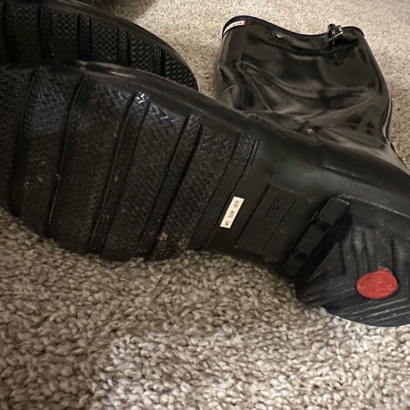 HUNTER | Tall Glossy Black Rain Boots - Picture 3 of 4